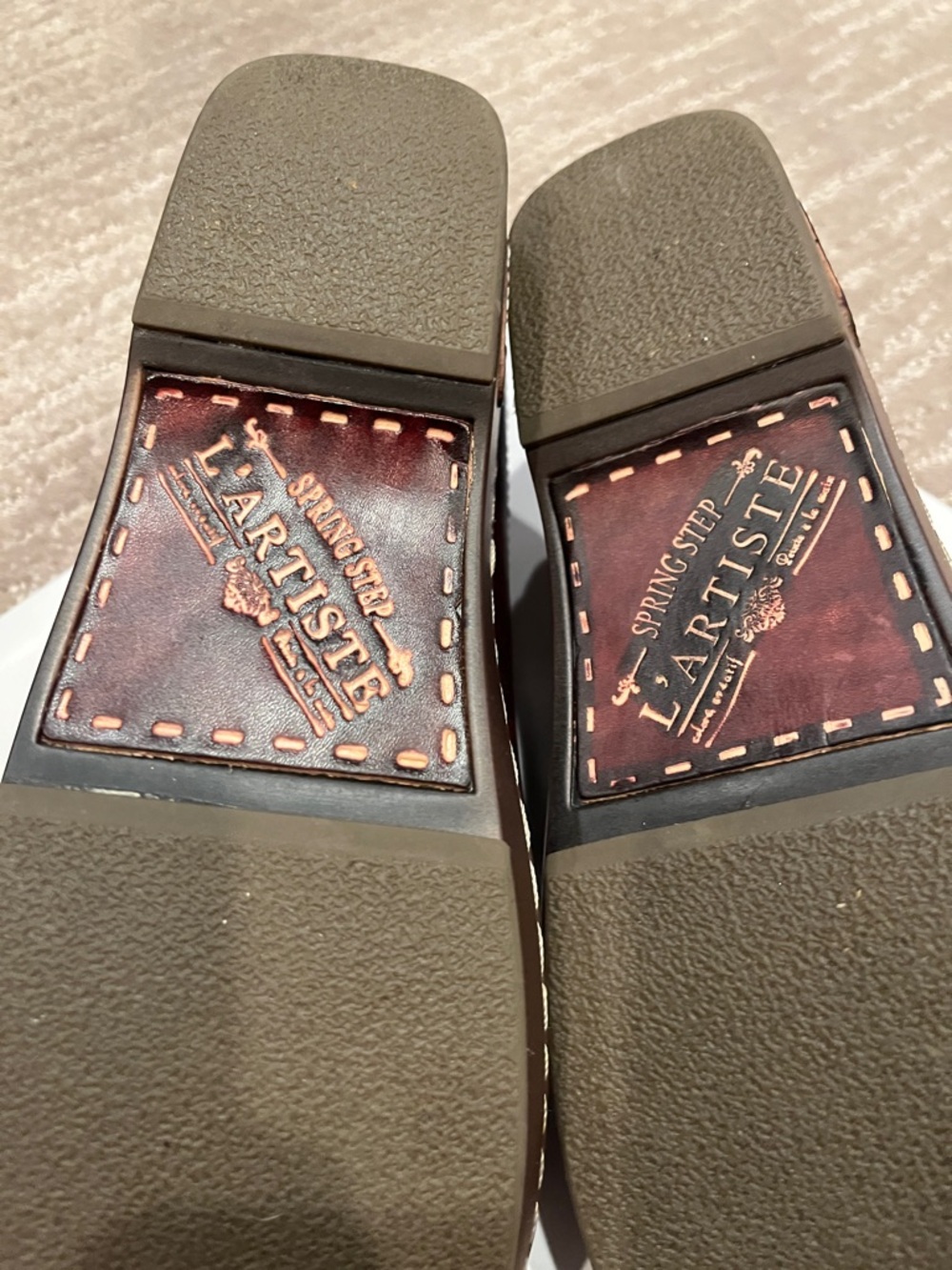 L'ATISTE Brown Leather Slip-On Heels with Embossed Logo excellent condition - Picture 5 of 5